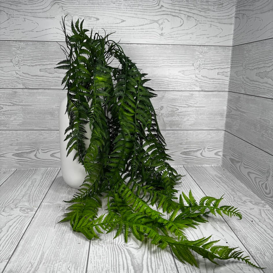 PLASTIC HANGING FERN - GREEN - G25071-GRN * R BR