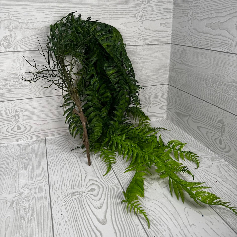 PLASTIC HANGING FERN - GREEN - G25071-GRN * R BR