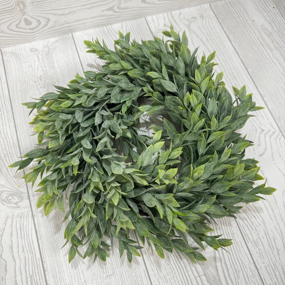 14" RUSCUS WREATH - GREEN - 28975 * R BR