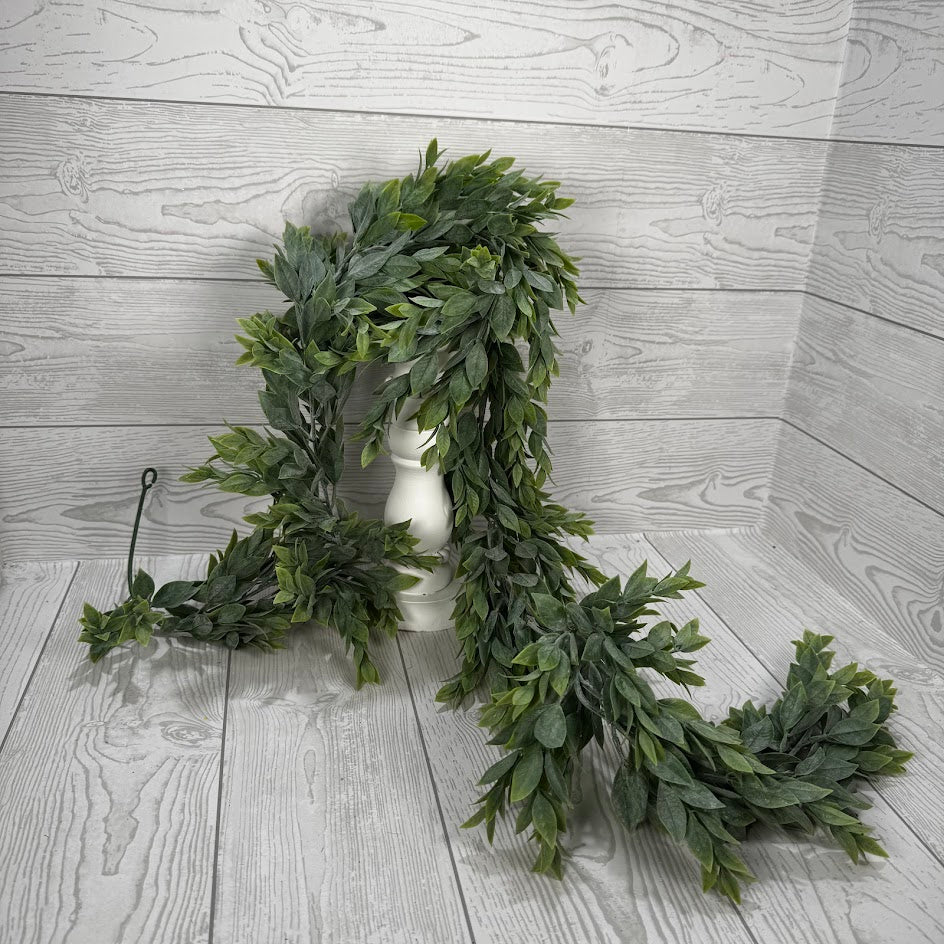 72" RUSCUS GARLAND - GREEN - 28976 * R BR