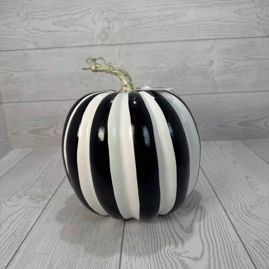 7.5IN STRIPE PUMPKIN - BLACK/WHITE - 23066-BKWT * RD