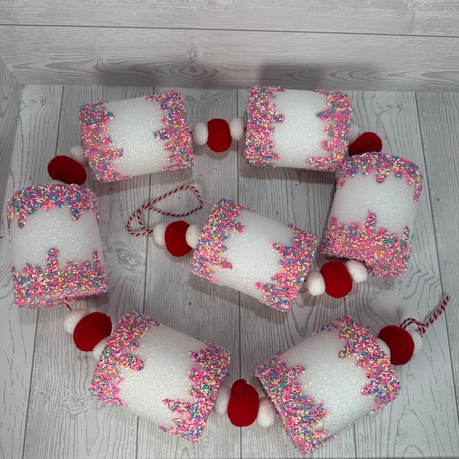 MMMMM MARSHMALLOW CONFECTION GARLAND 63" - DC22707